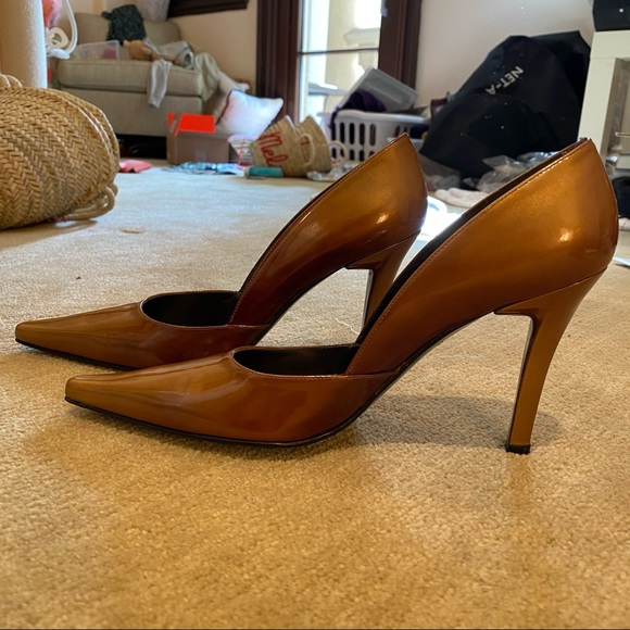 Stuart Weitzman Bronze Patent Heel - Picture 5 of 8